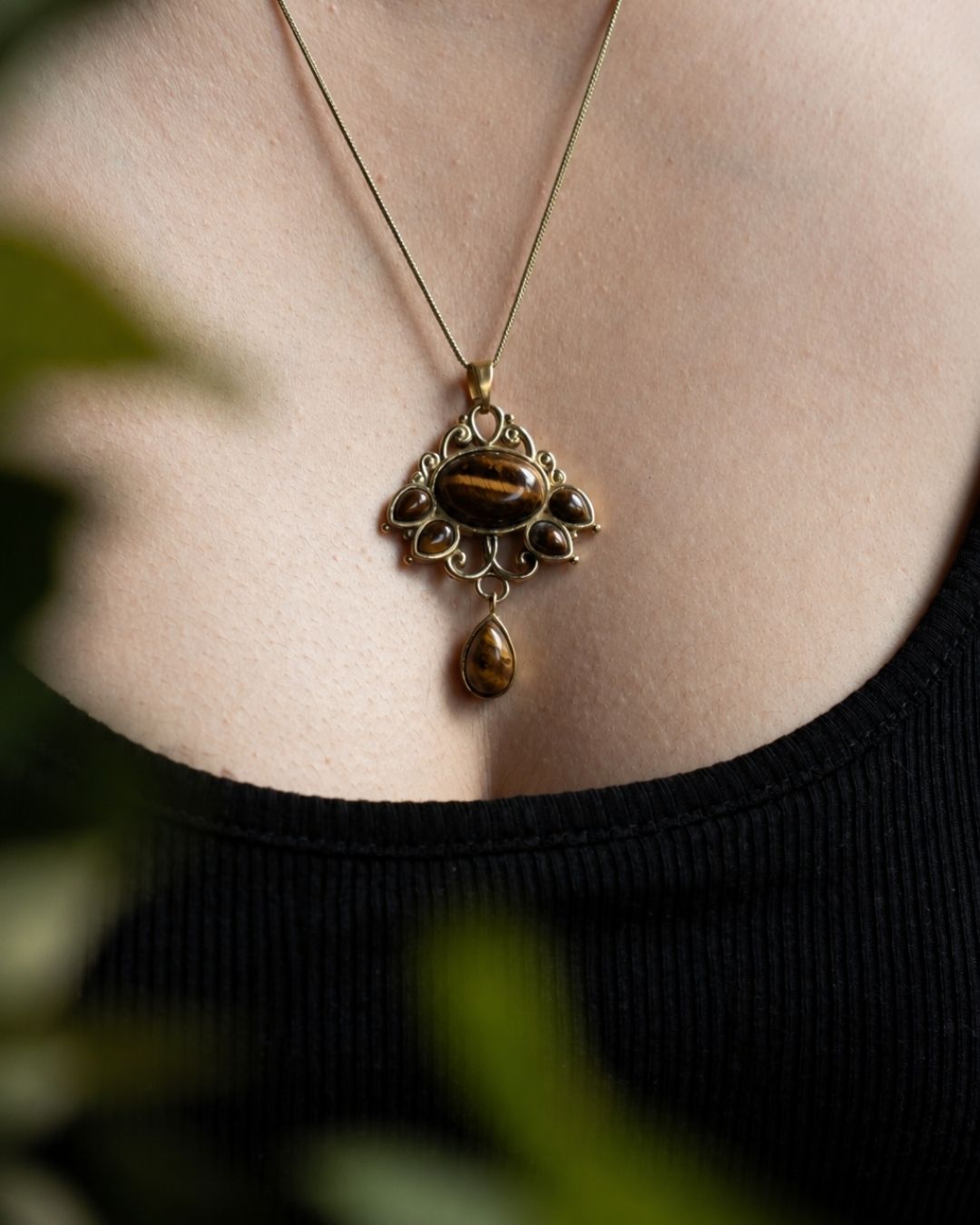 Ornara – Gemstone Statement Pendant Necklace with Chain - JUNUKA