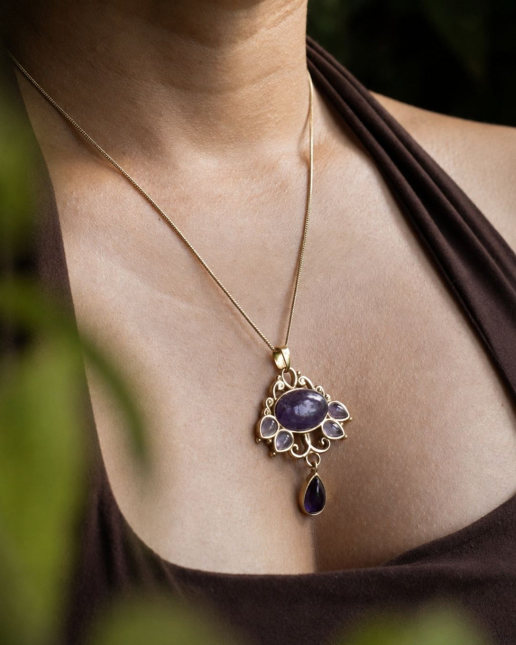 Ornara – Gemstone Statement Pendant Necklace with Chain - JUNUKA