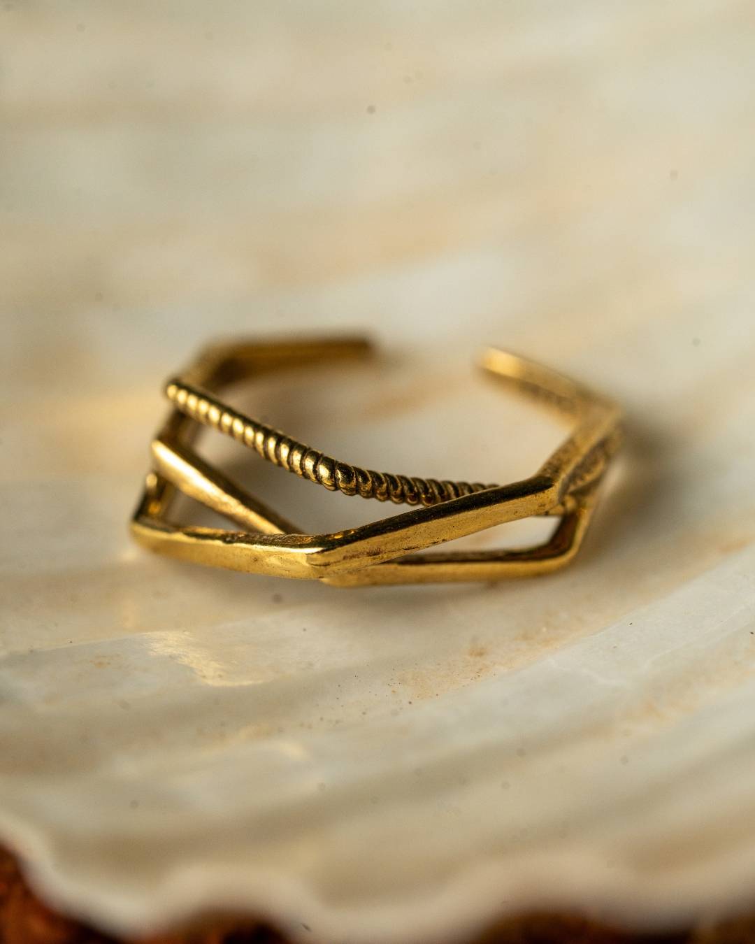 Crosswinds – Crossover Brass Ring - Adjustable size 3-5 - JUNUKA