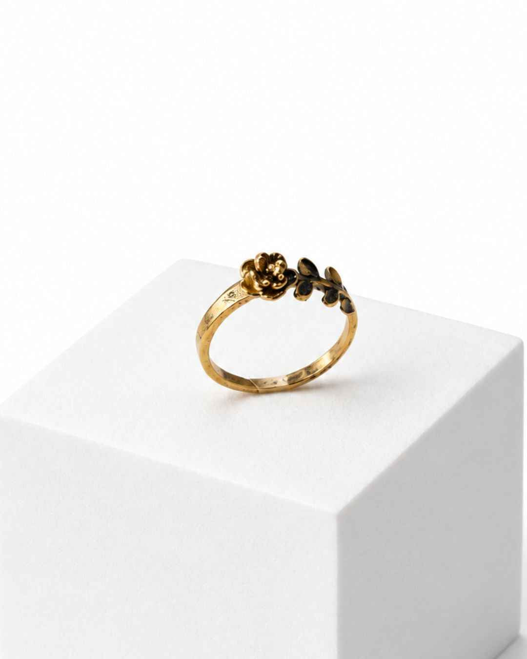 Rosevine – Minimal Floral Brass Ring