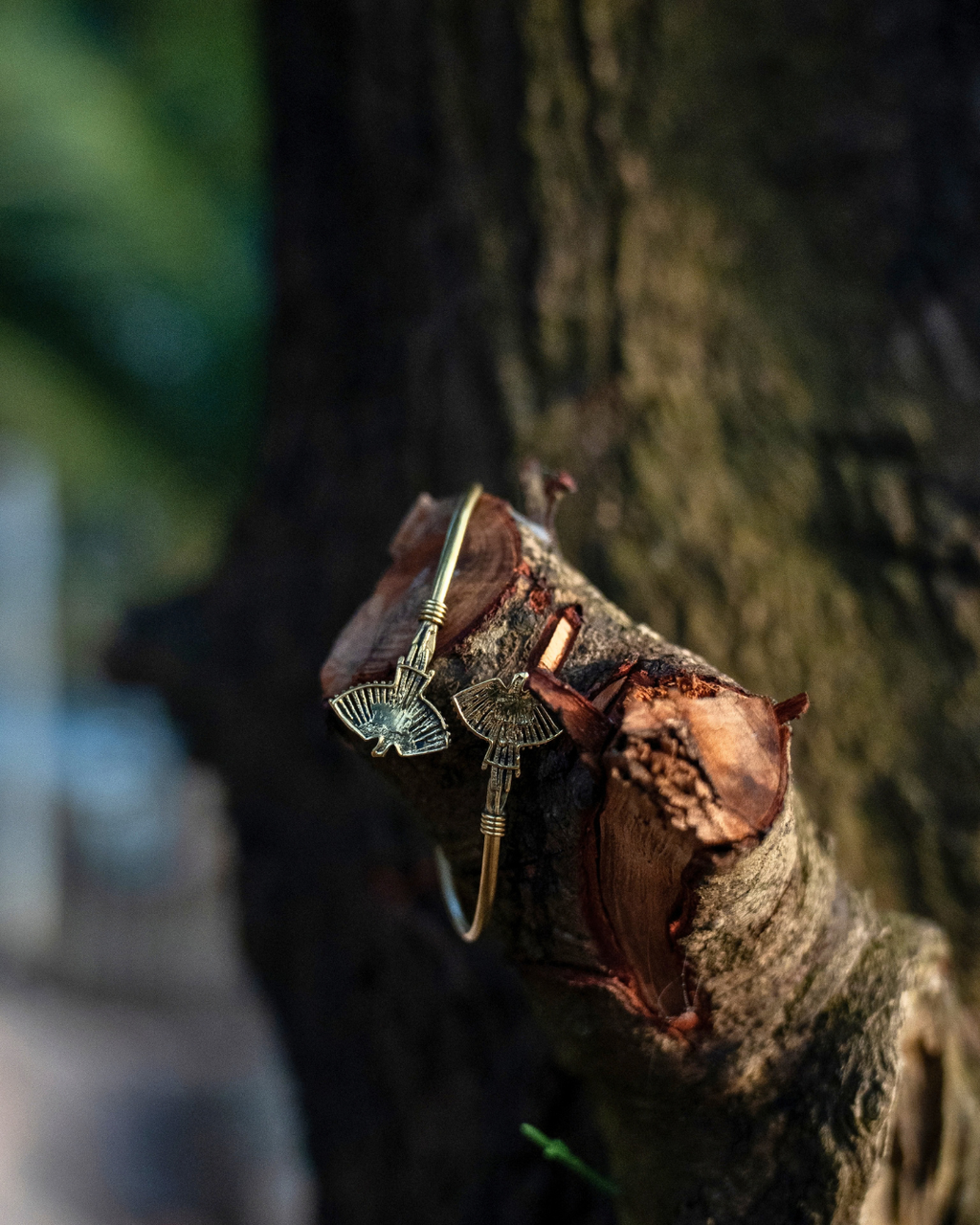 Uri – Flying Birds Brass Bangle