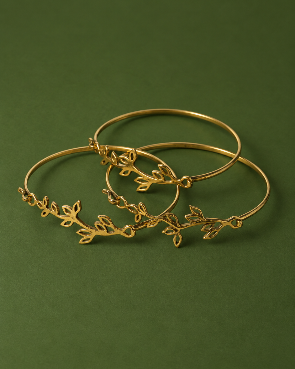 Lota – Leaf Vine Brass Bangle