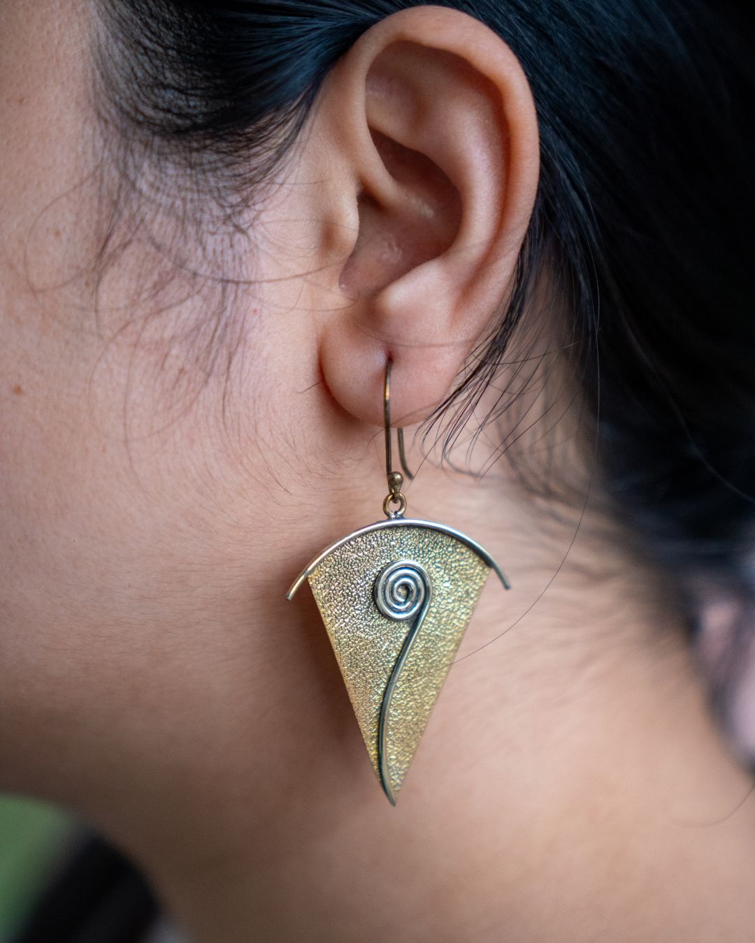 Fernsong – Fern-Inspired Brass Drop Earrings - JUNUKA