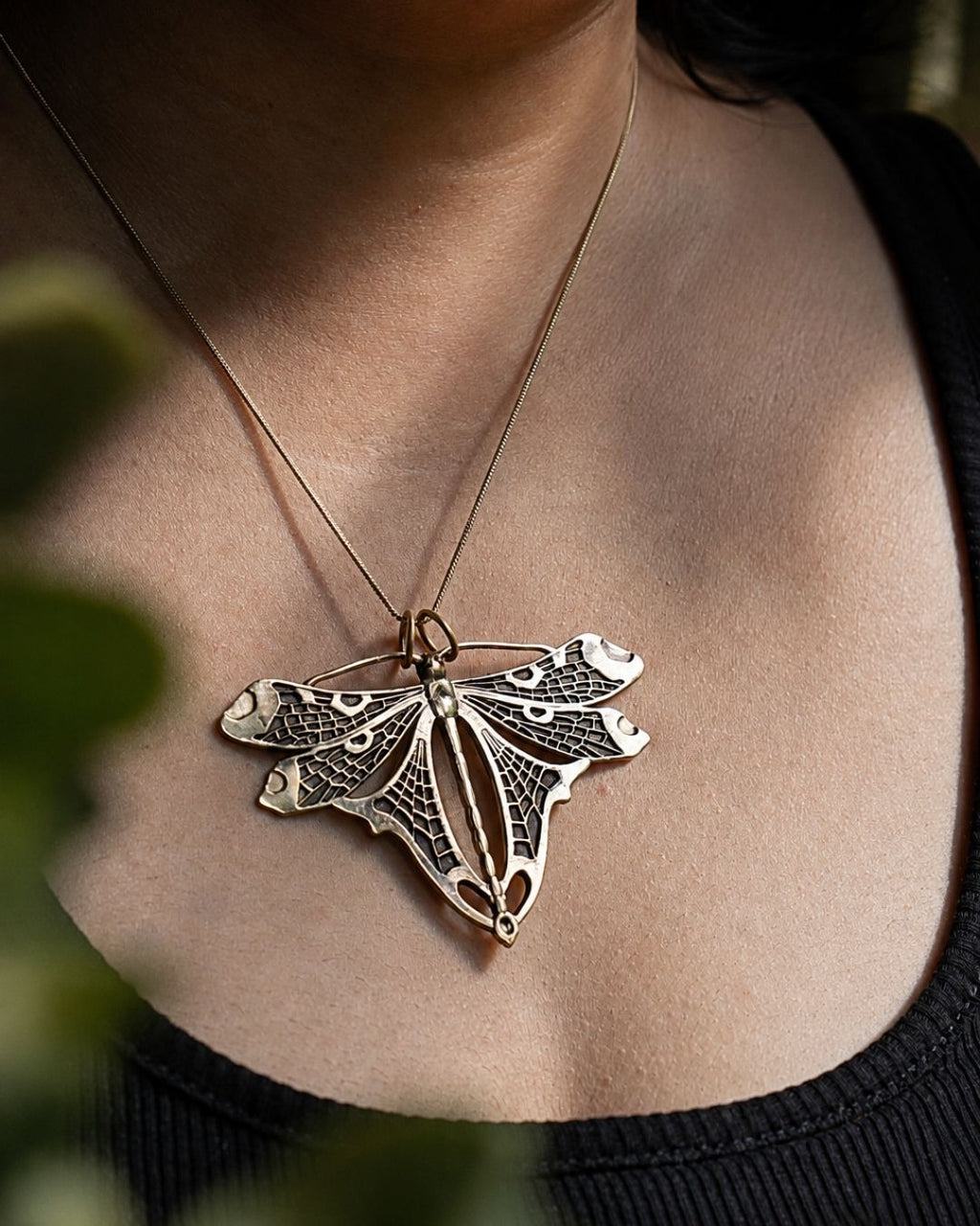 Aeralis – Dragonfly Pendant Necklace with Chain - JUNUKA