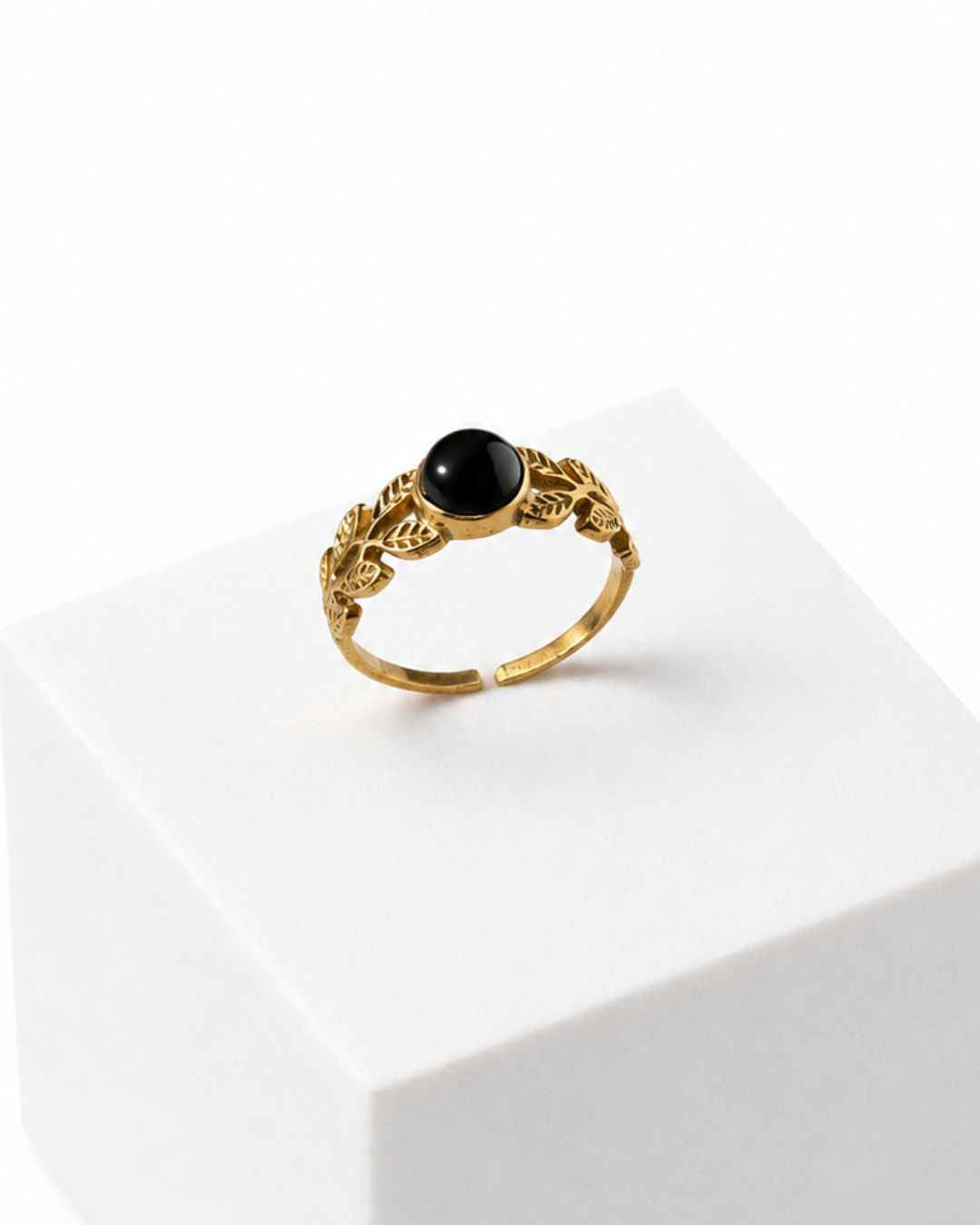 Vinecrest – Ornate Vine Detailed Gemstone Brass Ring