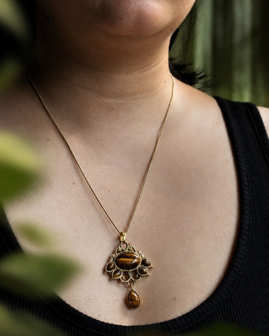 Ornara – Gemstone Statement Pendant Necklace with Chain - JUNUKA
