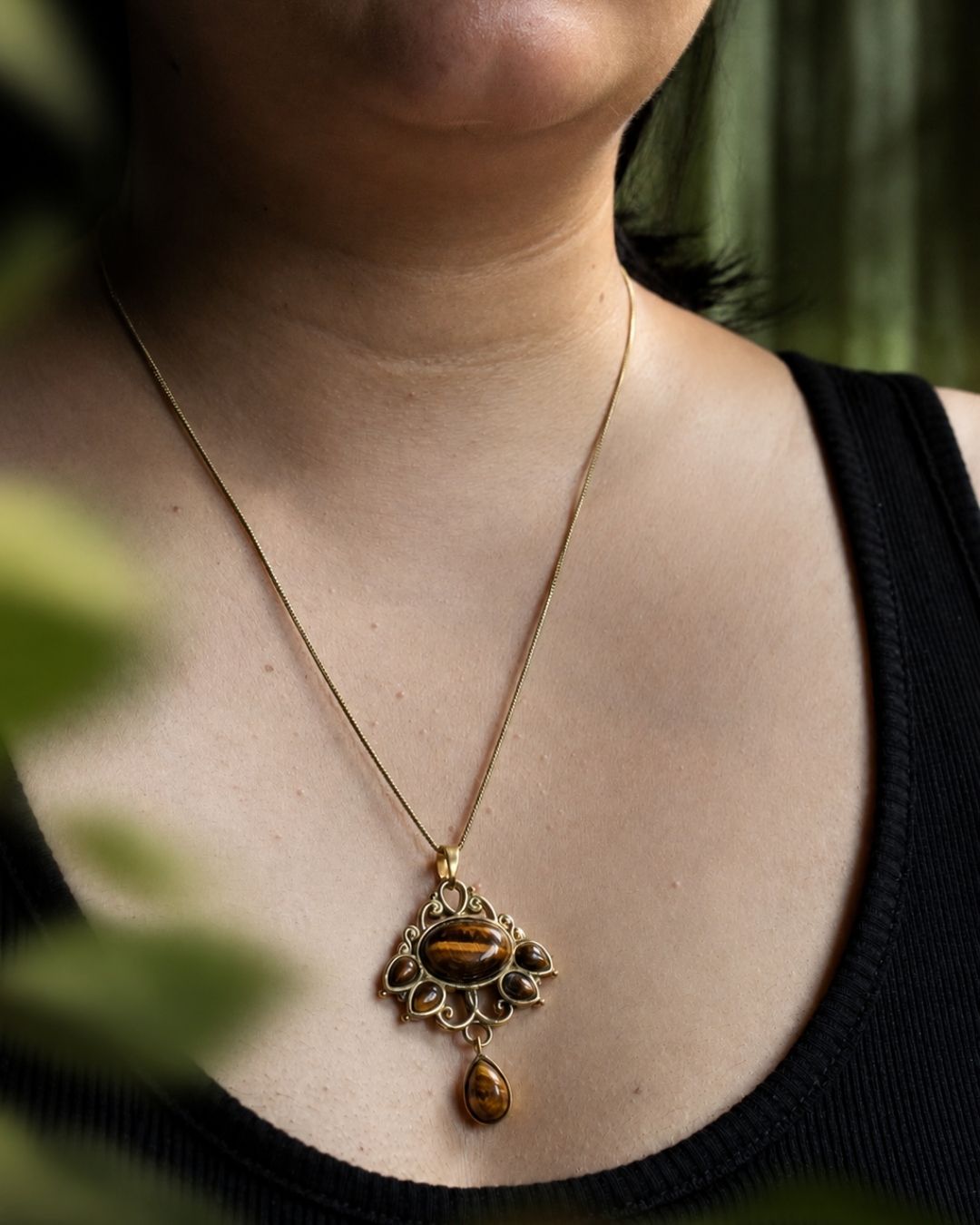 Ornara – Gemstone Statement Pendant Necklace with Chain - JUNUKA