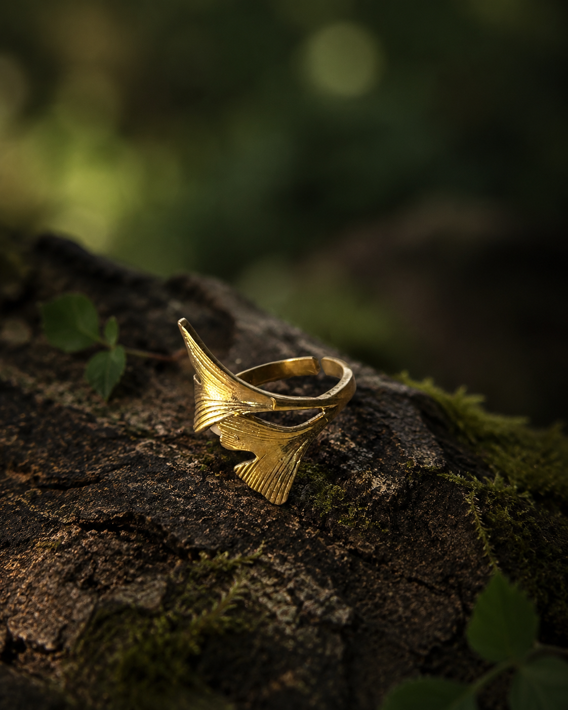 Ginkora – Ginkgo Leaf Ring in Brass - JUNUKA