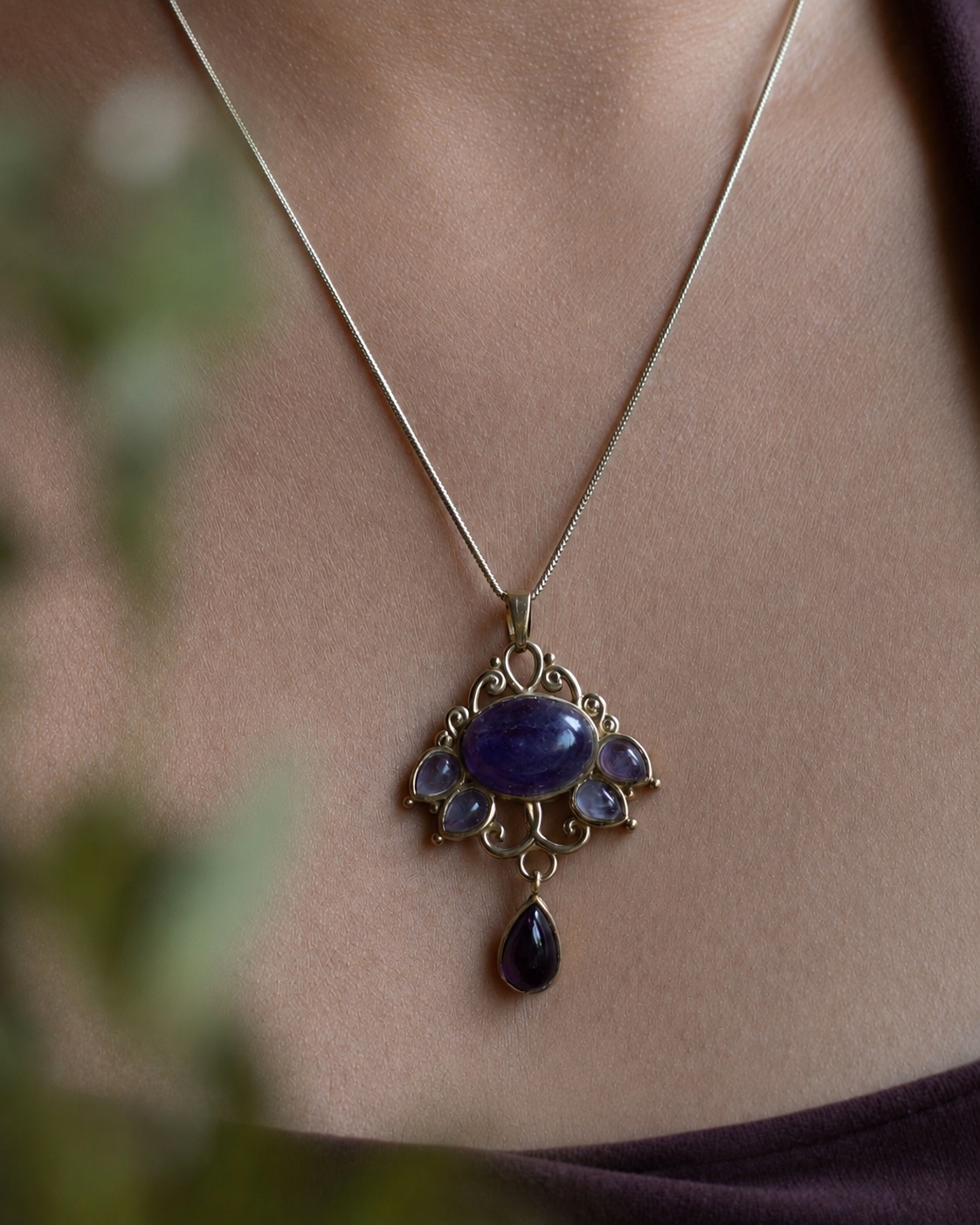 Ornara – Gemstone Statement Pendant Necklace with Chain - JUNUKA