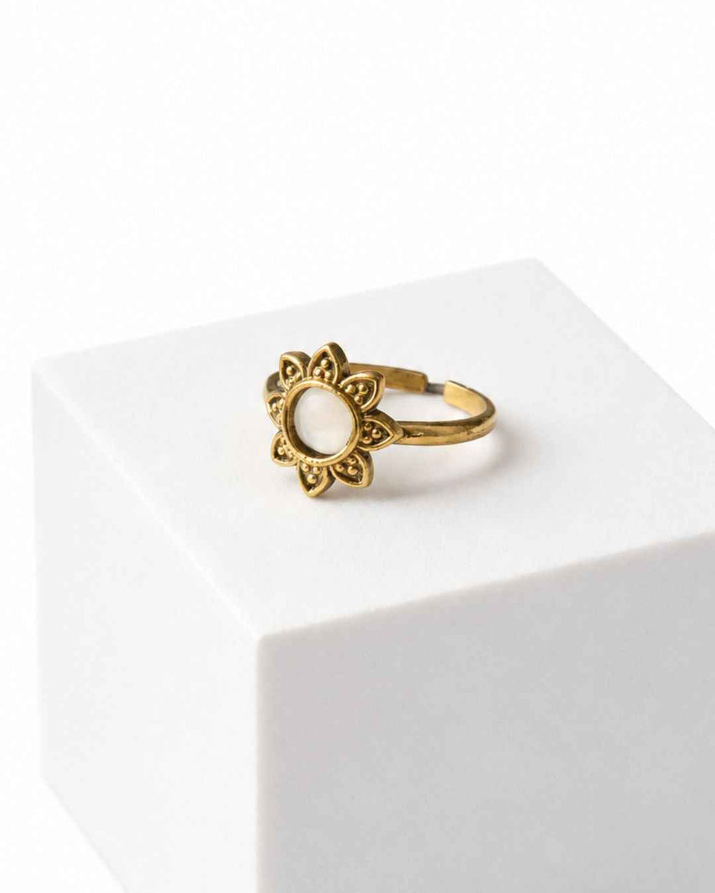 Moonbloom – Floral Brass Ring