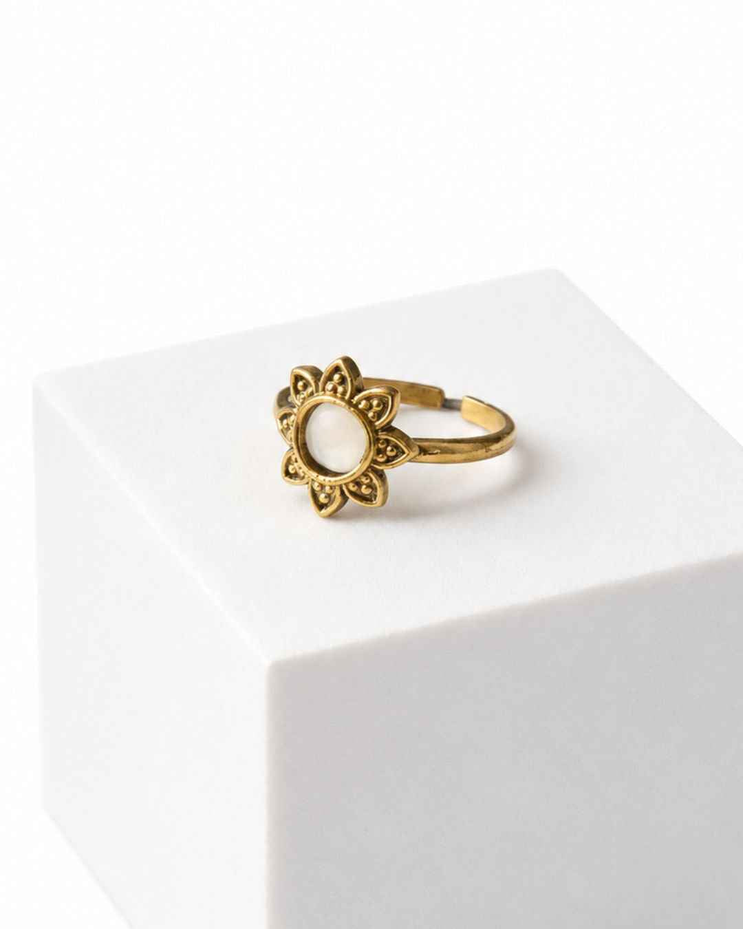 Moonbloom – Floral Brass Ring